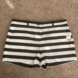 Black and white stripe Gap shorts NWT